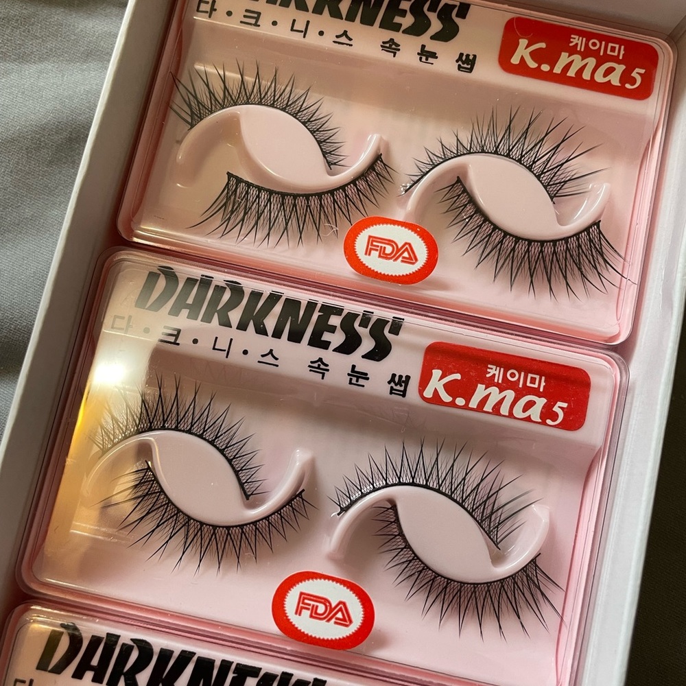 10 pairs of Korean eyelash (BNIB)
